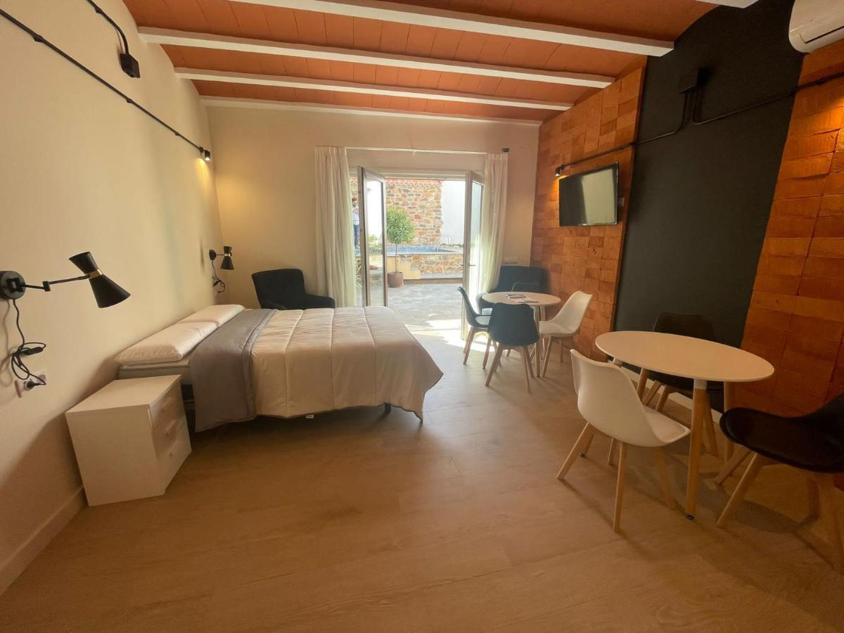 Apartamentos Turisticos De La Bernarda Caceres Ngoại thất bức ảnh